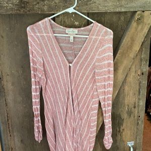 Jessica Simpson nursing top size large